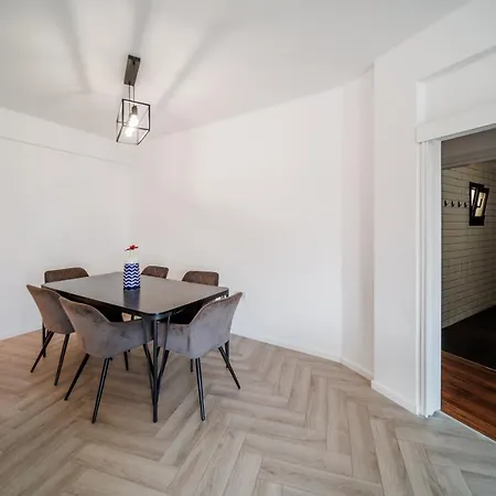 Sea View Centre 3bed * 라르나카