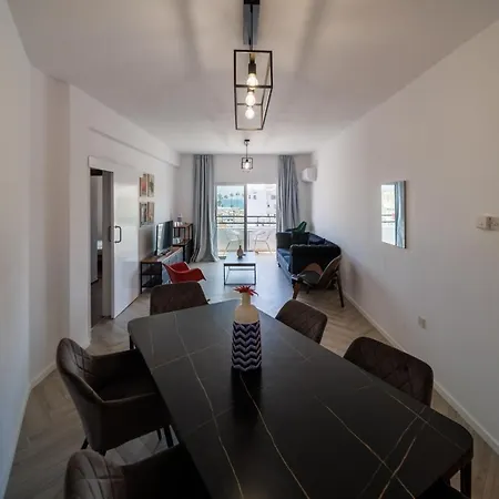 Sea View Centre 3bed * Larnaca